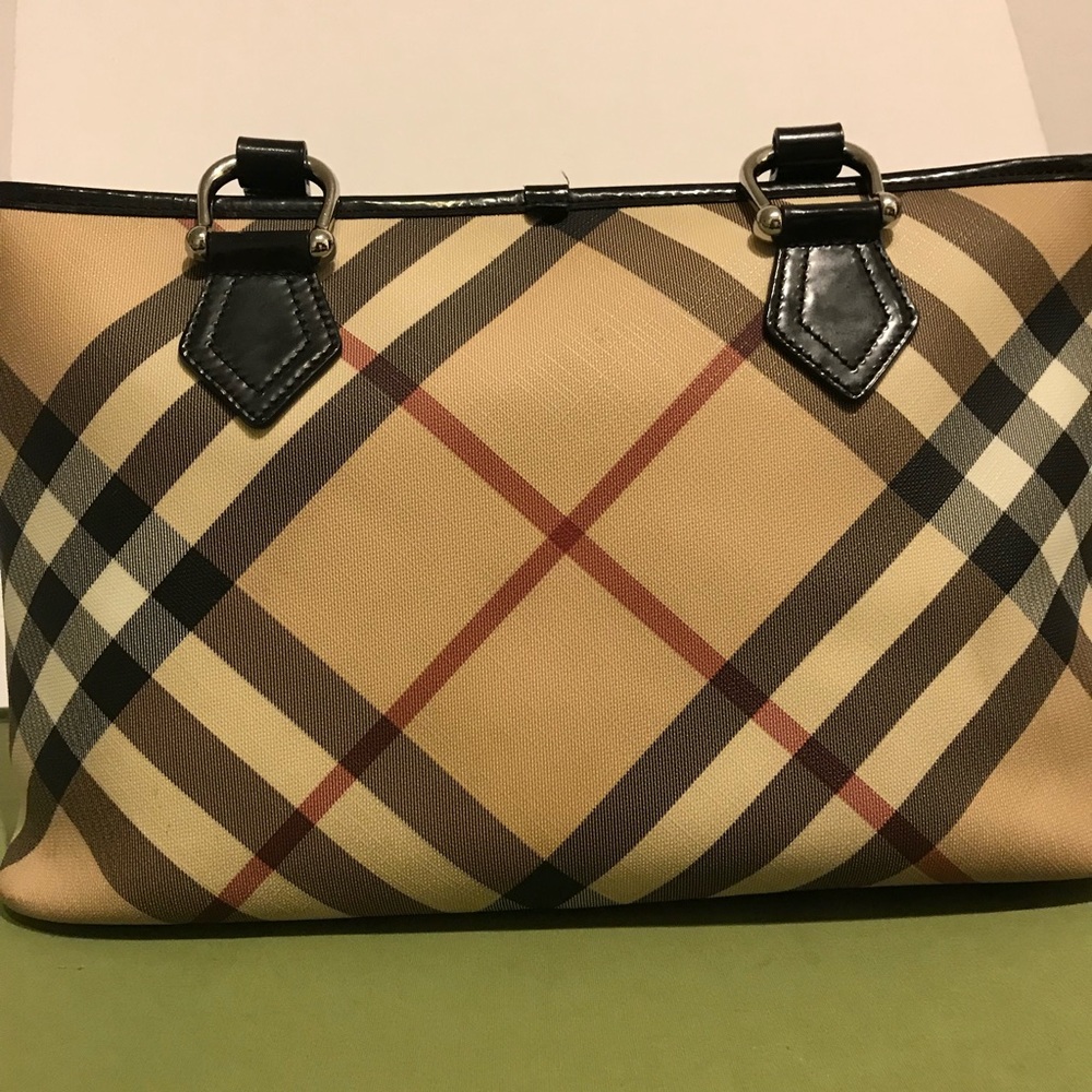 Burberry Classic Nova Check Uesd